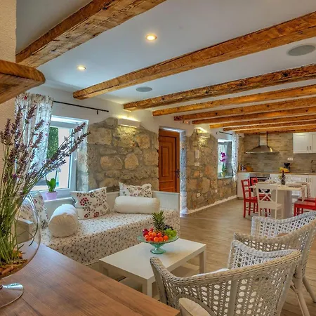 Vele Skale Holiday home *